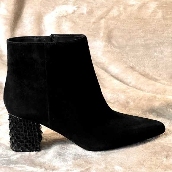 NWOB $159 Kinsly Antonio Melani Suede Bootie - Picture 2 of 7